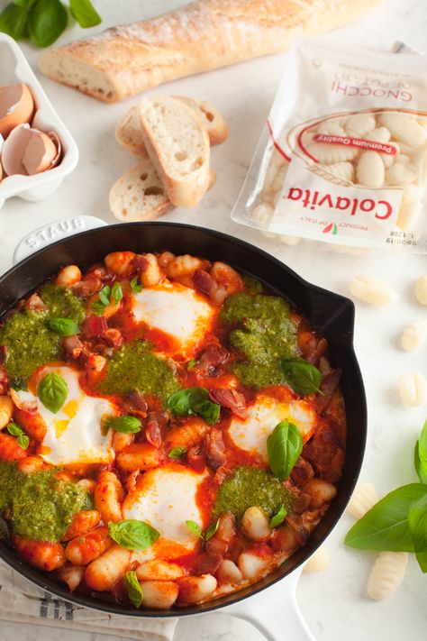 Try something different for breakfast, like this breakfast shakshuka gnocchi dish! Adding gnocchi gives a delicious twist to an already wonderful breakfast meal. Breakfast Shakshuka, Gnocchi Bacon, Pesto Gnocchi, Gnocchi Dishes, Bacon Eggs, Meal Inspiration, Wholesome Recipes, Will Power, Breakfast Meal