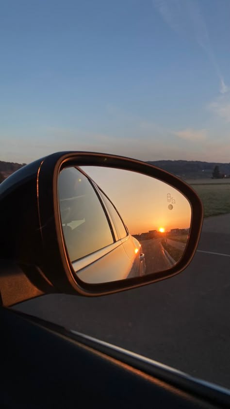 Mirror Aesthetic Pictures, New Car Aesthetic Pictures, Morning In Car, Aesthetic Car Photos, Morning Vibes Aesthetic, Early Morning Aesthetic, Car Pic Ideas, Beach Fotos, Morning Snap