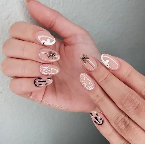 Dainty Halloween Nails, Dot Nail Designs, Holloween Nails, Nails Care, Halloween Acrylic Nails, Cute Halloween Nails, Pumpkin Nails, Nagel Tips, Seasonal Nails