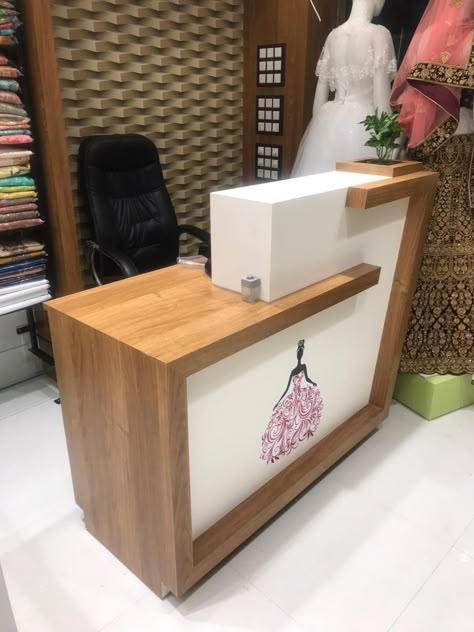 Cash Table For Shop, Cash Table Design, Modern Cash Counter Design Retail Shops, Cash Counter Design Modern, Liquor Storage Cabinet, Cash Counter Design, Modern Reception Desk Design, Store Counter Design, Office Counter Design