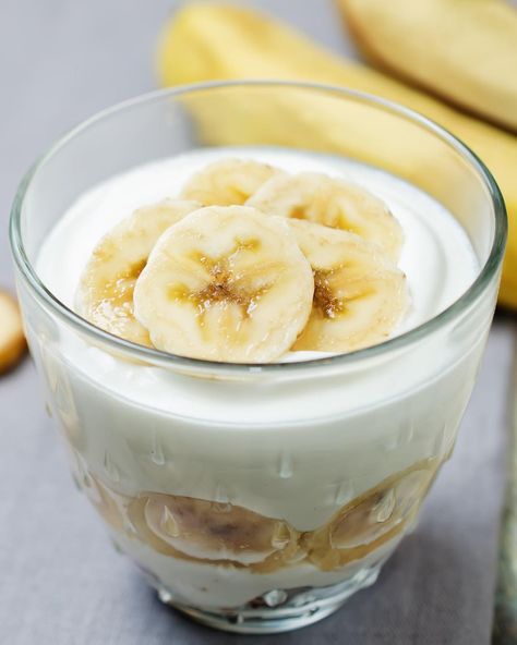 Julie Daniluk on Instagram: “I created my Quick Coconut Parfait recipe for those days when you are on the go-go getting it all done!🏃🏻‍♀️ On the flipside, I hope your…” Short Bowel Syndrome, Best Prebiotic Foods, Banana Cream Pudding, Potassium Rich Foods, Prebiotic Foods, Smoothie Detox, Healthy Food Delivery, Healthy Work Snacks, Snacks For Work