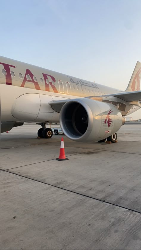 Qatar Airport Aesthetic, Qatar Airport Snapchat, Qatar Airways Aesthetic, Airplane Sunset Aesthetic, Qatar Pictures, Qatar Aesthetic, Qatar City, Airport Feeling, Qatar Airport