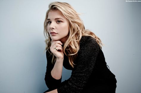 Before we know it, all the great actors and actresses from this generation will all be old and receiving Lifetime Achievement Awards instead of Oscars and Emmys... Who is going to fill their shoes? Here's a list of up and coming young actors and actresses that have the potential to be the next big stars. Young Actresses Under 20, Chloë Moretz, Cool Attitude, Chloe Grace Mortez, Chloë Grace Moretz, Chloe Moretz, Grace Moretz, Young Actresses, Chloe Grace Moretz