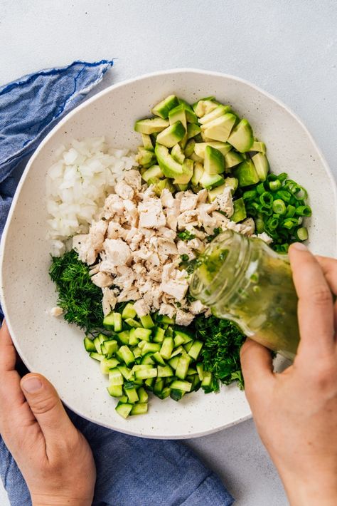 Avocado Chicken salad NO MAYO. With a mouthwatering vinaigrette. Makes a perfect summer lunch. #chickensalad #nomayosalad #mayofreechickensalad #lowcarbsalad No Dairy Chicken Salad, Chicken Salad Without Mayo, Chicken Salad No Mayo, Use Leftover Chicken, Turkish Chicken, Avocado Chicken Salad Recipe, Work Breakfast, Mayo Salad, Fruit Plus