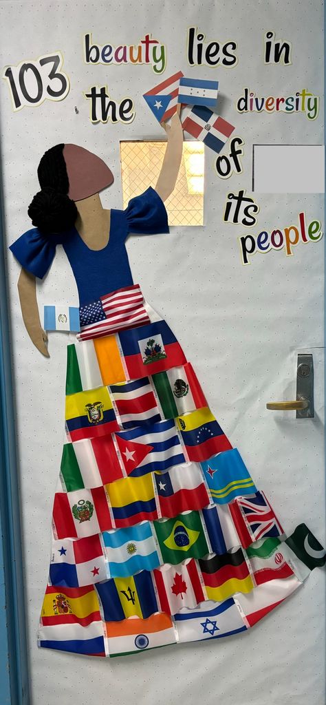 Spanish Classroom Bulletin Boards, Spanish Heritage Month, Diversity Bulletin Board, Hispanic Heritage Month Bulletin Board, Hispanic Heritage Month Crafts, Spanish Teacher Classroom, High School History Classroom, Hispanic Heritage Month Activities, Spanish Classroom Decor