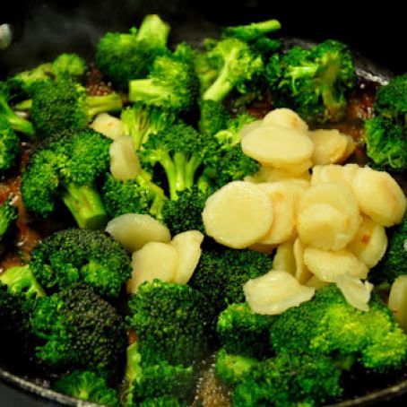 Health Nut Salad, Chestnut Recipes, Mushroom Broccoli, Fried Broccoli, Meat Diet, Baked Veggies, Water Chestnut, Healthy Vegetable Recipes, Chicken Broccoli Casserole