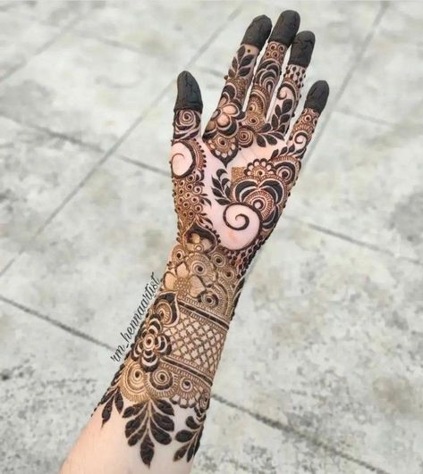 Dubai Mahendi Design, Designer Mehndi Designs Unique, New Mehndi Designs Unique Back, Arabic Designs Mehndi, Left Hand Mehndi Designs, Khafif Mehndi Designs, Dubai Mehendi Designs, Front Hand Mehndi Designs, Khafif Mehndi