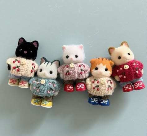 Calico Critters Kangaroo, Calico Critters Bunny Family, Calico Critters Cat Family, Calico Critter Accessories Diy, Sylvanian Family Aesthetic, Calico Critter Accessories, Calico Critters Wedding, Rare Calico Critters, Calico Critters Outfits