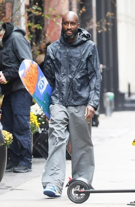 Virgil Abloh Style, Virgil Abloh Louis Vuitton, Louis Vuitton Virgil Abloh, Mens Street Style Summer, Off White Designer, Streets Of New York, Men Street Fashion, Black Hollywood, Mens Fashion Streetwear