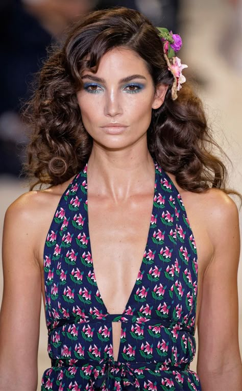 Havana Hair, Havana Nights Theme, Havana Nights Party, Night Hairstyles, Havana Nights, Dress Party Night, Lily Aldridge, Ideas Party, Model Hair