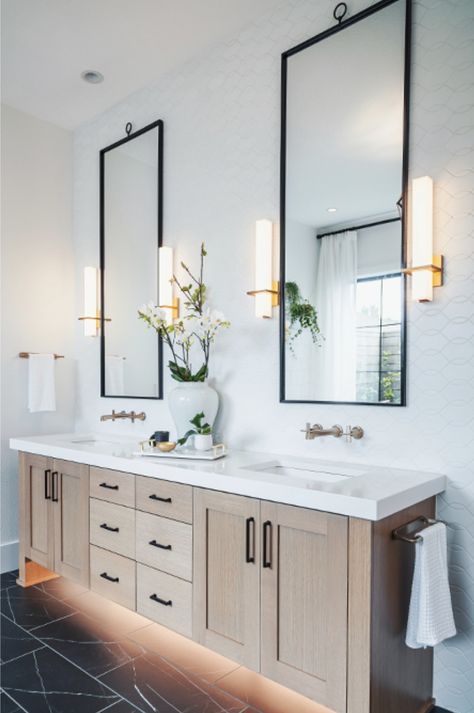 Sm Ranch House, Studio Mcgee Bathroom, Makeover Kamar Mandi, Bad Inspiration, Master Bath Remodel, Modern Farmhouse Bathroom, Studio Mcgee, Bathroom Renos, Bathroom Remodel Master