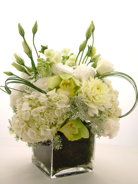 Tablescape Centerpiece www.tablescapesbydesign.com https://www.facebook.com/pages/Tablescapes-By-Design/129811416695 Hydrangea Centerpiece Diy, White Flower Arrangements, Hydrangea Centerpiece, Low Centerpieces, Flowers And Greenery, Diy Arrangements, Square Vase, Modern Flower Arrangements, Fresh Flowers Arrangements