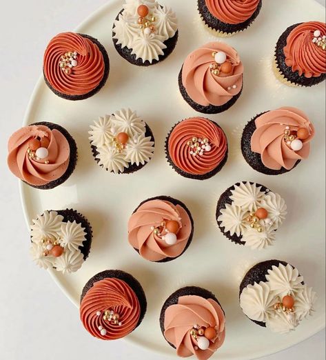 Classy Cupcake Ideas, Copper Cupcakes, Modern Cupcakes, Beautiful Cupcakes Birthday, Cupcake Icing Designs, Cakes For Sale, First Birthday Cupcakes, Bridal Shower Cupcakes, Wedding Cake Pops