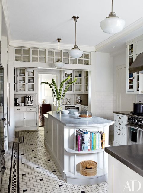 Celebrity Kitchen Decor - Nate Berkus, Ellen DeGeneres, Neil Patrick Harris, and More | Architectural Digest Hacienda Kitchen, Celebrity Kitchens, Kitchen White, Cabinetry Design, Farmhouse Style Kitchen, Modern Farmhouse Kitchens, Unique Kitchen, Trendy Kitchen, Kitchen Cabinetry