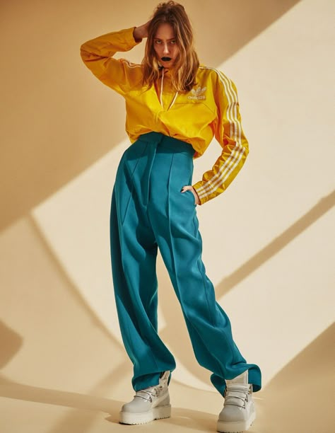 acuratedlife Blue Pants Outfit, Sports Fashion Editorial, Mode Editorials, Sport Style, Yellow Shirts, Fashion Editorial, Pavlova, Inspiration Style, Looks Style