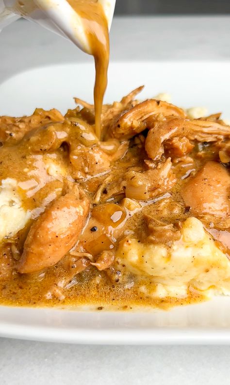 Smothered Chicken And Gravy, Smothered Chicken Recipes, Restaurant Copycat Recipes, Chicken And Gravy, Batch Baking, Buttery Mashed Potatoes, Comfort Food Chicken, Restaurant Copycat, Smothered Chicken