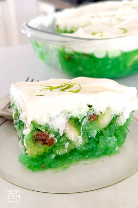 7-UP Jello Salad Recipe - Granny's in the Kitchen Lime Jello Recipes, 7 Up Salad, Congealed Salads, Jello Treats, Jello Fluff, Jello Ideas, Green Jello Salad, Fluff Recipes, Mold Recipes