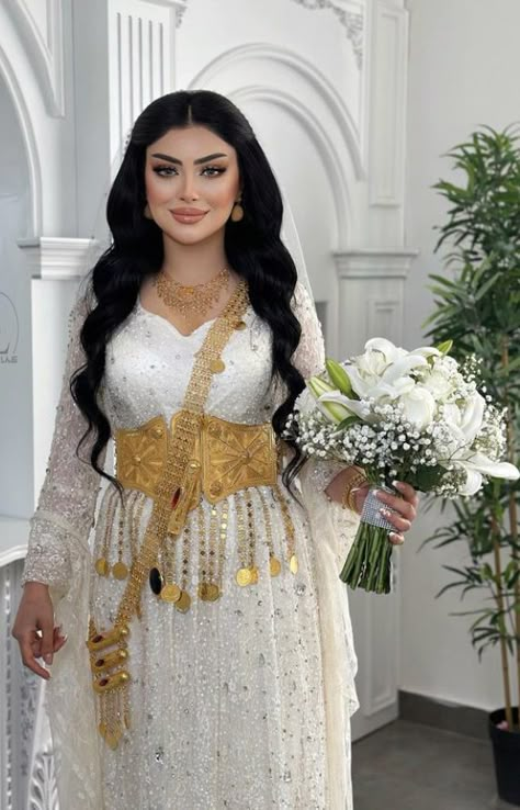 Event Dresses Classy, Afghan Wedding, Bride Dress Simple, Elegant Midi Dresses, Afghan Dresses, Ethnic Outfits, Bride Look, White Wedding Dresses, Wedding Looks