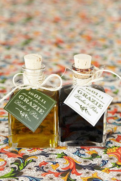 Wedding Thank You Gifts Olive Oil, Tuscan Dinner, Italian Bridal Showers, Italian Wedding Favors, Italian Inspired Wedding, Creative Wedding Favors, Inexpensive Wedding Favors, Wedding Favors And Gifts, Bridal Shower Party Favors