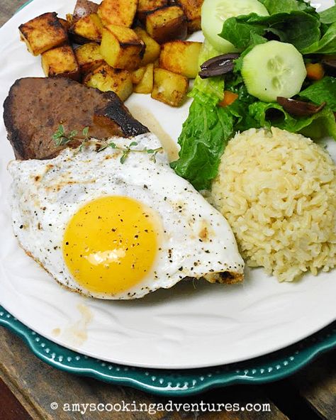 Bitoque a Portuguese Steak & Eggs recipe perfect for brunch #eattheworld #brunch Portuguese Steak And Egg Recipe, Bitoque Portuguese, Azorean Recipes, Eggs In Crockpot, Portuguese Steak, Breakfast Menu Design, Steak Eggs, Cheesy Potato Soup, French Fries Recipe