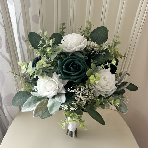 Emerald Flower Arrangement, Hunter Green Flowers, Bouquet With Emerald Green Dress, Flowers For Forest Green Wedding, Dark Green Prom Bouquet, Green Wedding Theme Bouquet, Wedding Bouquets Bride Emerald Green, Dark Green Bouquet Wedding, Bridal Bouquet Emerald Green