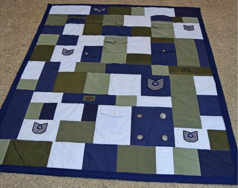 Army Quilt Ideas, Military Quilts, Tshirt Quilt Pattern, Patriotic Pictures, Sewing Machine Quilting, Shirt Quilts, Flag Quilt, Memory Quilts, Survival Blanket