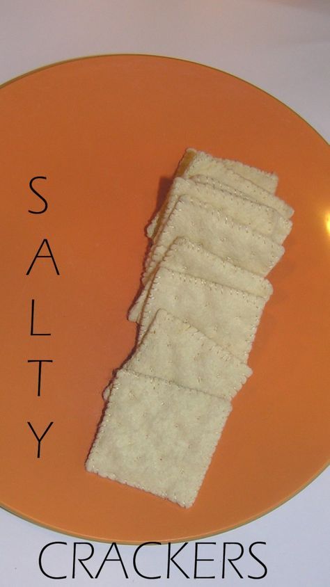 Salty Crackers, Play Kitchen Food, Felt Food Diy, Felt Food Patterns, Felt Cupcakes, Felt Play Food, Pretend Food, Felt Quiet Books, Food Patterns