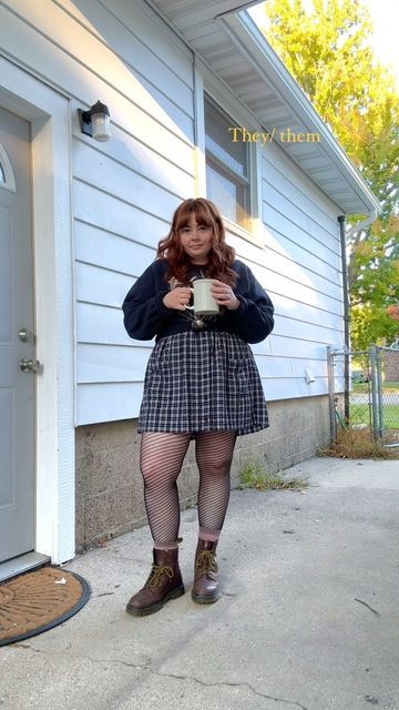 Indigo Grigsby on Instagram: "Feeling very manic pixie dream them this evening 

#midsize #midsizefashion #midsizestyle #thriftedfashion #midwestemo #indiesleaze #twee #2014tumblr #softgrunge" Midsize Whimsigoth, Plus Size Indie, Manic Pixie Dream, Manic Pixie, Midwest Emo, Mid Size Fashion, Midsize Style, Thrift Fashion, Alt Fashion