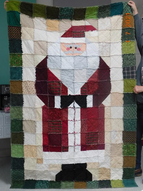 Santa Quilt Block, Quilted Santa, Santa Quilt Block Free Pattern, Christmas Rag Quilts, Santa Quilt, Christmas Fabric Crafts, Rag Quilt Patterns, Christmas Quilt Blocks, Christmas Quilt Patterns