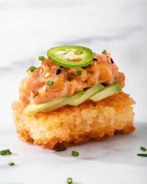 Crispy Rice Squares, Sushi Toppings, Crispy Rice Recipe, Tuna Crispy Rice, Rice Crispies Recipe, Sushi Rice Recipes, Crab Rangoons, Sushi Recipes Homemade, Rice Side Dish Recipes