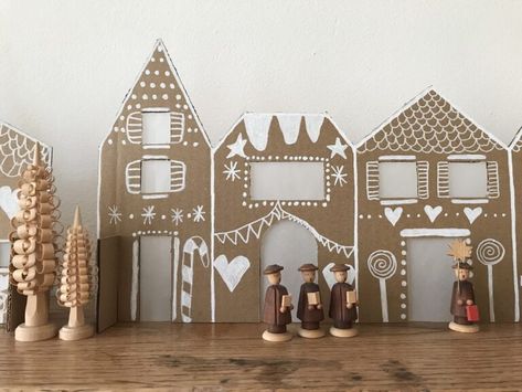 Cardboard Village Diy, Cardboard Christmas Village Diy, Diy Cardboard Christmas Village, Cardboard House Diy, Cardboard Christmas Decorations, Cardboard Christmas Village, Christmas Village Diy, Christmas Village Display Ideas Diy, Christmas Village Display Ideas