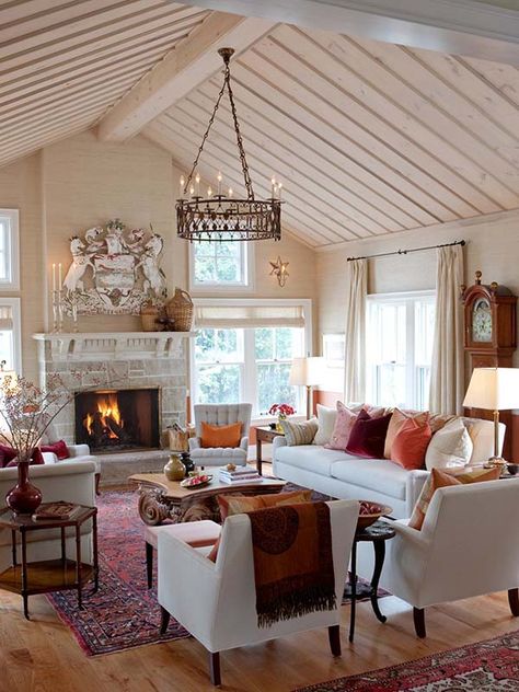 Fall-Inspiring Living Room Designs-08-1 Kindesign Sarah Richardson Farmhouse, Sarah Richardson, Real Estat, Living Room Update, Living Room And Dining Room, Design Del Prodotto, Livingroom Layout, Family Rooms, Stand Design