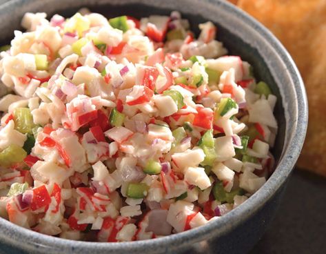 Ensalada de surimi | Recetas de Comida Surimi Recipes, Salad With Cucumber, Cucumber And Tomato, Tomato Recipe, Vegetarian Crockpot Recipes, Crab Salad, Cucumber Tomato, Low Cal, Tomato Salad