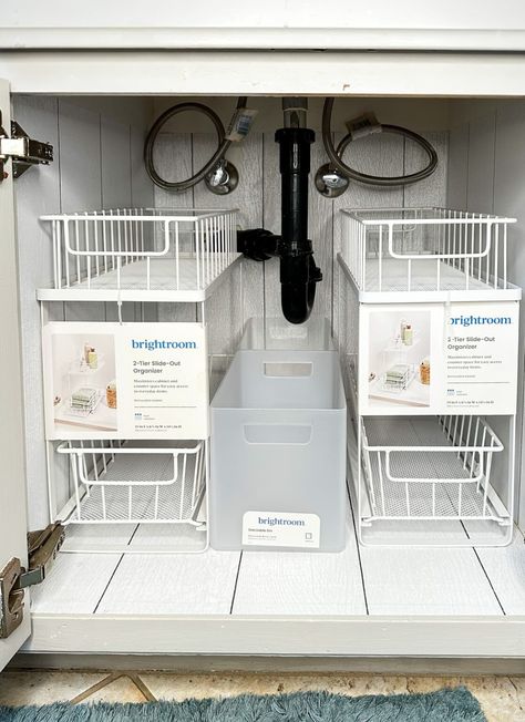 HOW TO ORGANIZE YOUR SMALL BATHROOM CABINETS FOR A TIDY SPACE Small Under Sink Organization, More Storage In Small Bathroom, Organized Under Bathroom Sink, Organizer Bathroom Cabinet, Small Sink Storage Bathroom, Small Bathroom Counter Storage Ideas, Underneath Sink Organization Bathroom, Small Space Cleaning Storage, Under Sink Storage Bathroom Small Spaces