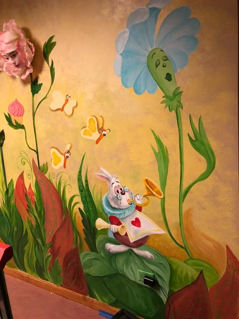 Aini art studio Alice In Wonderland Mural Ideas, Wall Mural Ideas Creative, Alice And Wonderland Paintings, Disney Wall Painting, Alice In Wonderland Mural, Daycare Wall Art, Alice In Wonderland Nursery, Alice In Wonderland Painting, Disney Wall Murals