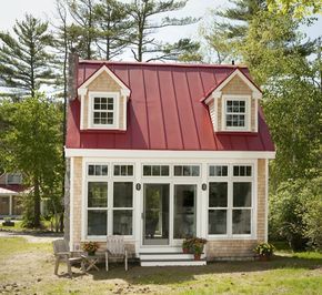 I’m excited to share this charming tiny bungalow with you today. It’s designed and built by Creative Cottages in Freeport, Maine. I’m not sure of the exact square footage on this … Tiny House Cottage, Small House Living, Granny Pod, Small Cottages, A Small House, Tiny Cottage, Charming House, Style Cottage, Red Roof