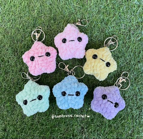 This amigurumi star keychain is 100% handmade! It is perfect as a gift for yourself or others! DISCLAIMER: this plushie contains small parts which may be a choking hazard. This plushie is made for decorations/collectable toys only. PLEASE NOTE: Each keychain is handmade and therefore will look slightly different to the others. The keychain may not look exactly the same as the picture (but will be very similar) :) ✰・✱✰・✱✰・✱✰・✱✰・✱✰・✱✰・✱ This product is part of Sambrosis Crochet shop. Instagram: @s Cute Small Crochet Plushies, Crochet Animals Keychain, Crochet Plushie Keychain, Cute Crochet Crafts, Small Crochet Plushies, Small Plushies, Amigurumi Star, Keychains Crochet, Small Amigurumi