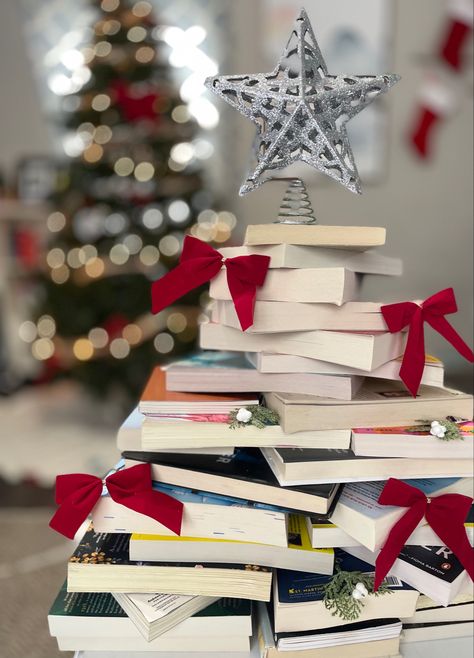 Chri Christmas Bookstagram Ideas, Winter Bookstagram, Book Tasting, Book Swap, Book Christmas Tree, Book Content, Christmas Flatlay, Book Tree, Bookstagram Inspiration