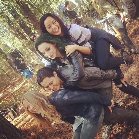 The gang goofing around The Gifted Marvel, Lauren Strucker, The Gifted Tv Show, Alexandra Chando, Blair Redford, Emma Dumont, Defenders Marvel, Powerful Pictures, Famous In Love