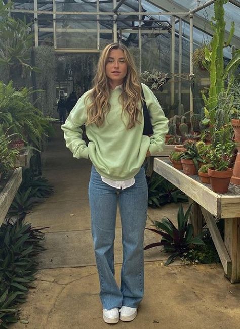 Sage Hoodie Outfit, Green Fall Outfit Aesthetic, Sage Green Hoodie Outfit, Green Hoodie Outfit, Sage Green Outfit, Cap Outfit, Fits Inspo, Green Hoodie, Fit Ideas