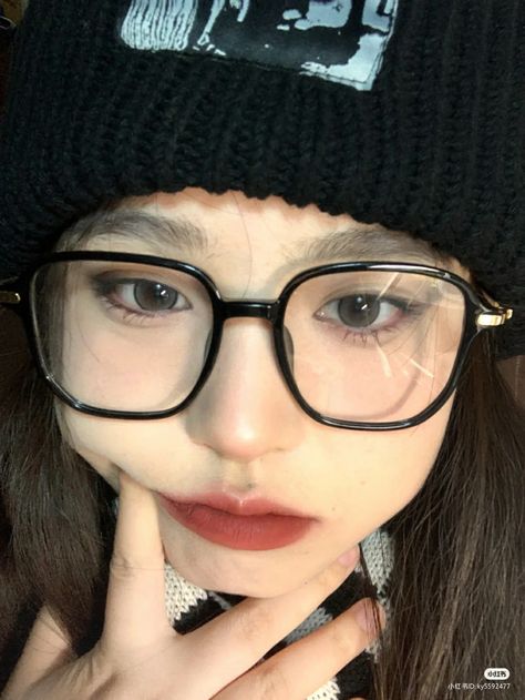 Thick Upper Frame Glasses, Black Frame Glasses Korean, Large Square Glasses, Oversized Glasses Frames Woman, Square Glasses Aesthetic, Big Glasses Aesthetic, Big Square Glasses, Square Glasses Women, Big Glasses Frames