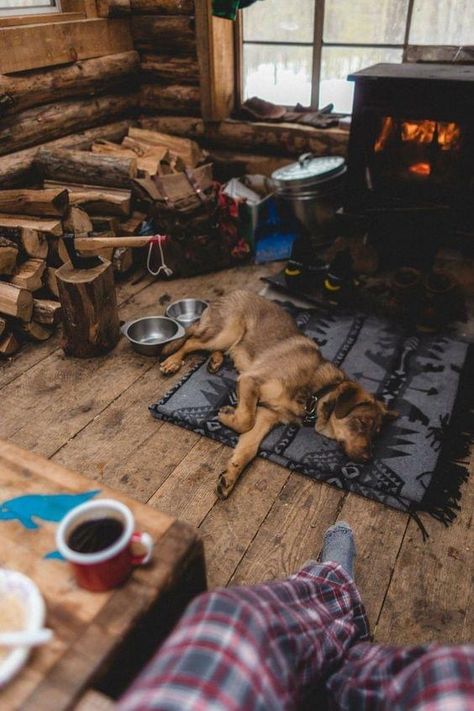 Cozy Hygge Living Room, Cabin Core Aesthetic, Woodsy House, Cozy Cabin Aesthetic, Rustic Lifestyle, Rustic Camping, Cottage Vibes, Cabin Vibes, Homestead Kitchen