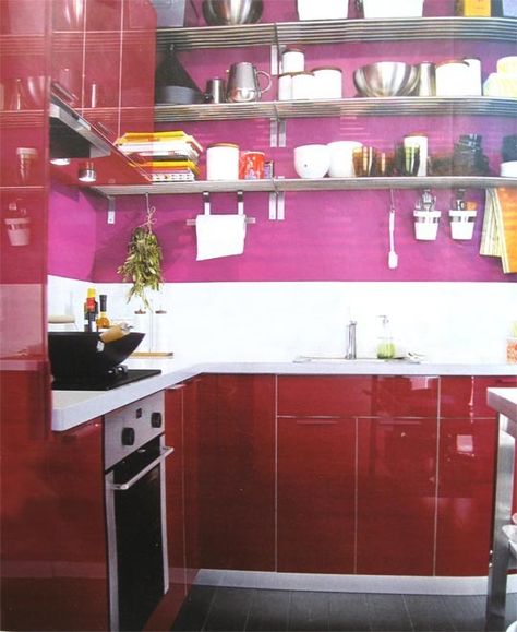 Eye Candy: 10 Inspiring Red and Pink Kitchens #["colorful", "contemporary", "mid-century modern", "transitional", "vintage", "Kitchen", "Foodie-Fridays"] Hot Pink Kitchen, Small Kitchen Island, Flat Interior, Kitchen Stand, Island With Seating, Mid Century Kitchen, Home Organisation, Red Kitchen, Pink Kitchen