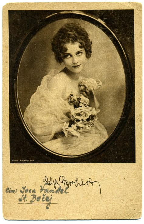 Vintage Style Portrait Photography, Photos From 1800s, 1890s Illustration, Classic Beauty Aesthetic, Vintage Woman Photography, 1800s Pictures, Old Photos Aesthetic, 1800 Portrait, 1800s Photos