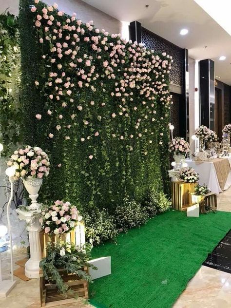 2024's Top Wedding Flower Walls: Elegant Backdrop Ideas Elegant Backdrop Ideas, Uncle Samsonite, Enchanted Forest Quinceanera Theme, Drop Flowers, Neapolitan Cake, Stage Decoration Ideas, Quince Decor, Engagement Stage Decoration, Garden Themes