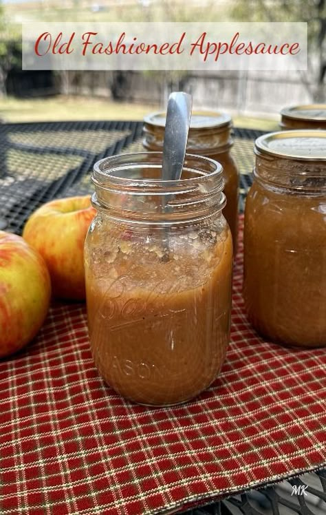 This old fashioned applesauce is so simple to make and uses only 3 ingredients, apples, water, and bit of sugar for sweetness. Apples For Applesauce, Pear Preserves, Ancestral Diet, Food Mill, Homemade Pantry, Sliced Pears, Bowl Party Food, Homemade Applesauce, Life In The City