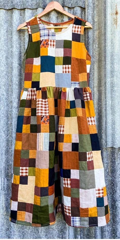 instagram @_bettyandeve Crazy Quilt Clothes, Patchwork Aesthetic Fashion, Upcycle Tops Ideas, Quilting Cotton Clothes, Patchwork Clothing Ideas, Recycled Fabric Projects, Patchwork Dress Diy, Patchwork Clothes Fashion, Quilted Overalls