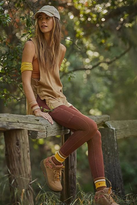 Countryside Outfit, 1980’s Fashion, Boho Leggings, Outfit Hiking, Leggings Boots, Outdoorsy Style, Farm Clothes, Free People Activewear, Camp Style