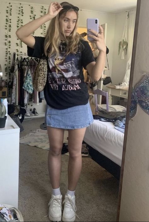 Denim Skirt Outfit Casual, Short Jean Skirt Outfits, Oversized Tee Outfit, Denim Skirt Outfit, Jean Skirt Outfits, Denim Skirt Outfits, Outfit Inspo Summer, Aesthetic Fits, Short Denim Skirt