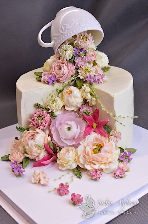 Sunday Sweets Celebrates A Hodgepodge Of Happy — Cake Wrecks Gökkuşaği Pasta, Cake With Flowers, Cake Wrecks, Buttercream Cakes, Cake Decorating Designs, Crazy Cakes, Buttercream Flowers, Pretty Birthday Cakes, Wafer Paper